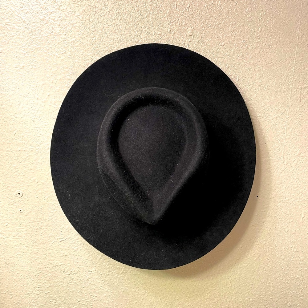 NWT Black Gigipip Hat